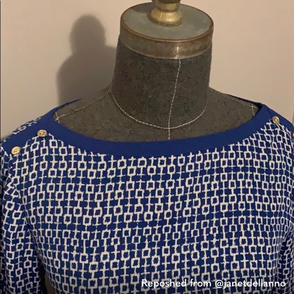 *SOLD* Printed Bananna Republic blouse gold button - Picture 3 of 6